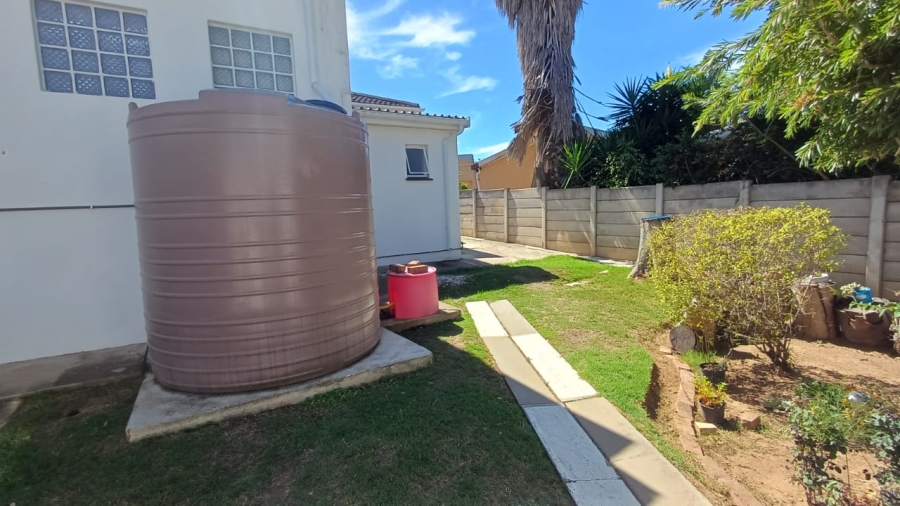 5 Bedroom Property for Sale in Vanes Estate Eastern Cape